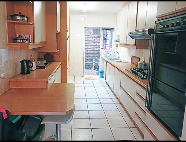 3 BEDROOM TOWNHOUSE FOR SALE IN BRAMLEY